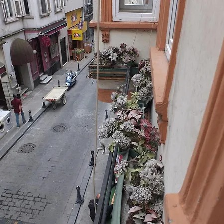 Sunnyaparttaksim Apart Otel 3*